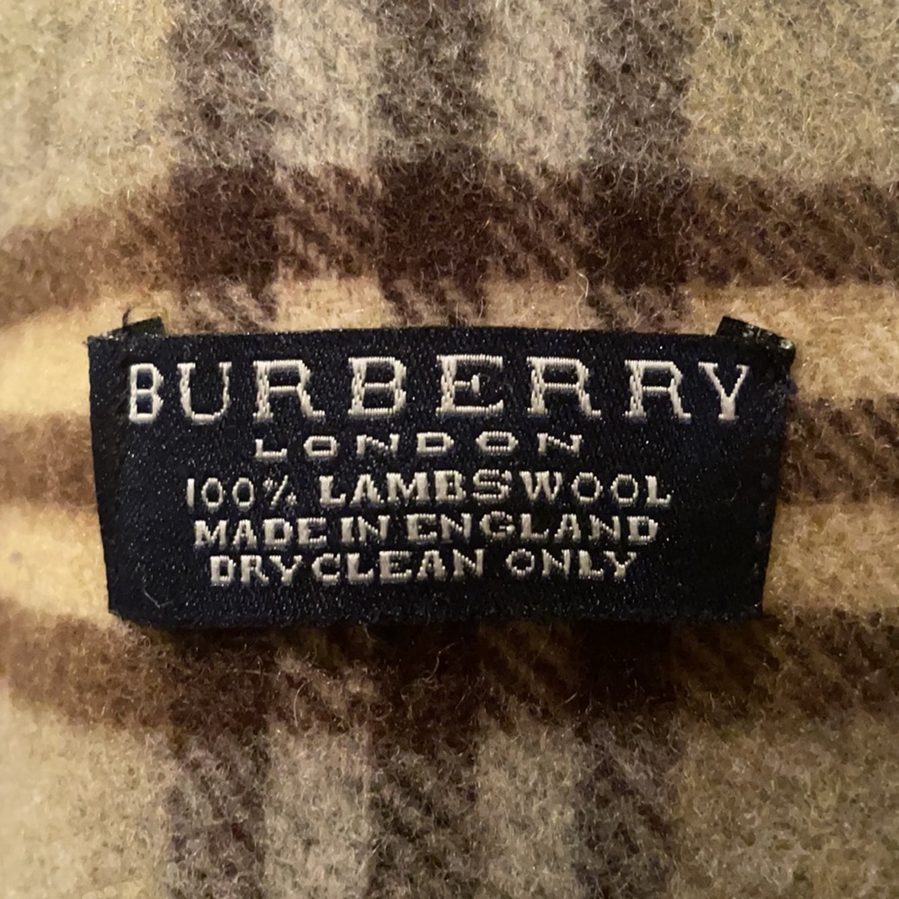 Burberry scarf 🧣 - Picture 4 of 5